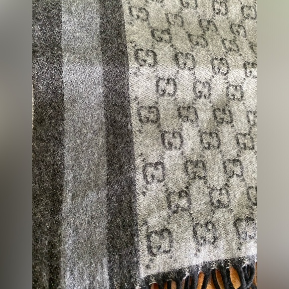 GUCCI Authentic Shawl/Scarf W/certificate of authenticity Included - Picture 5 of 7